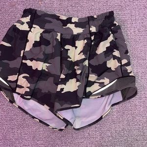 lululemon 4” low rise camo shorts
